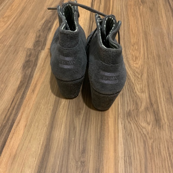 Toms grey suede wedge booties great condition 9.5 - Picture 2 of 2